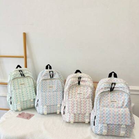 Sac à dos triangulaire élégant – léger, durable et multifonction pour éléves et étudiants au Sénégal